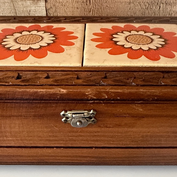 Vintage Handmade Wooden Jewelry Box with Retro Floral Tiles with Carved Details - Picture 9 of 13